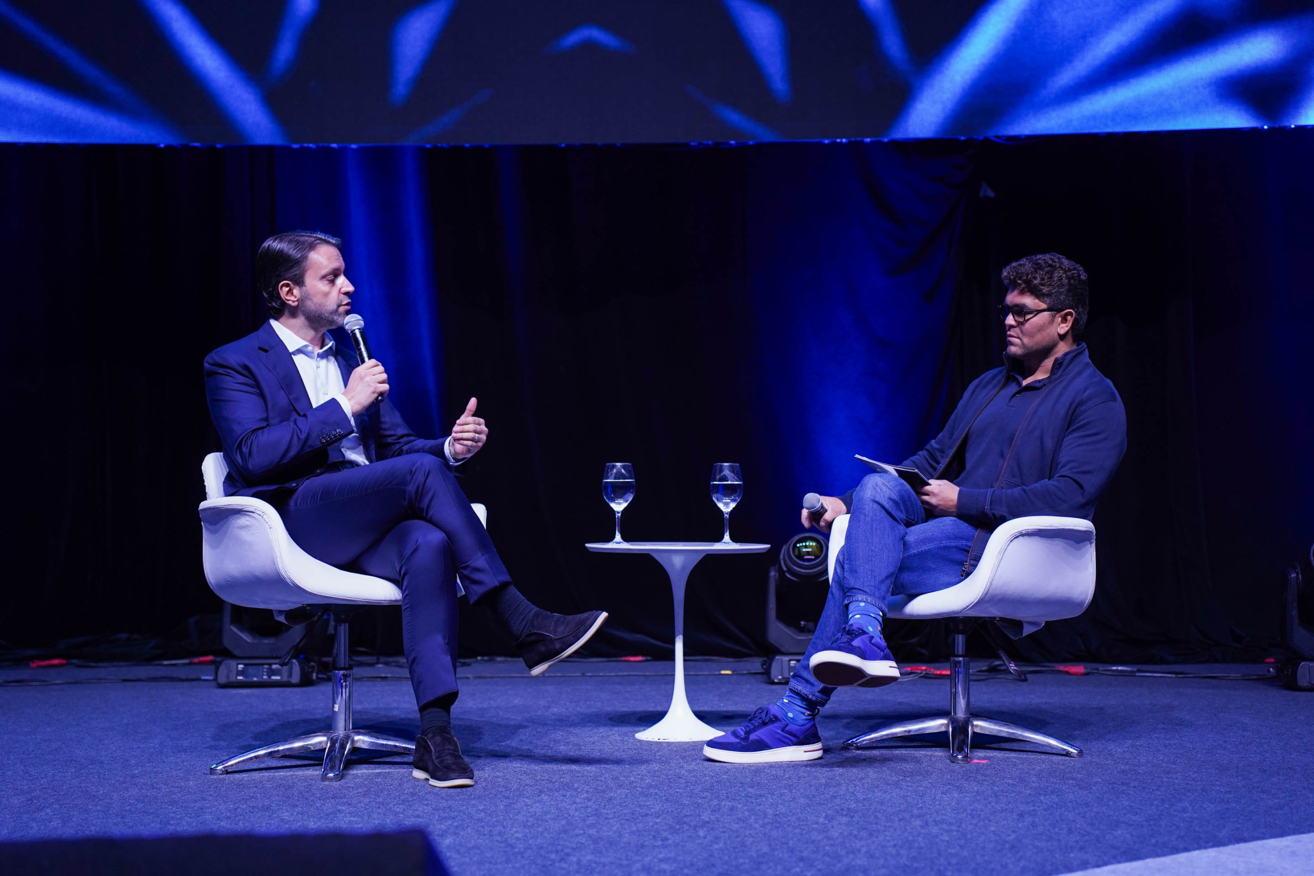 Alexandre Baldy, CEO da BYD no Brasil, e Tallis Gomes, um dos fundadores do G4 Educação