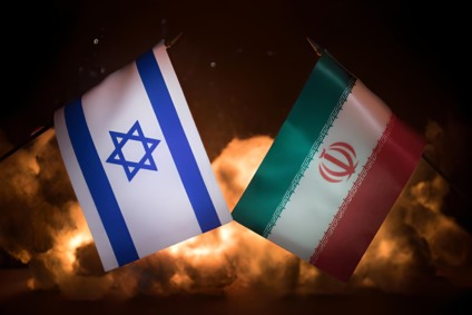 Bandeiras de Israel e Irã (Foto: Zeferli/istockphoto)
