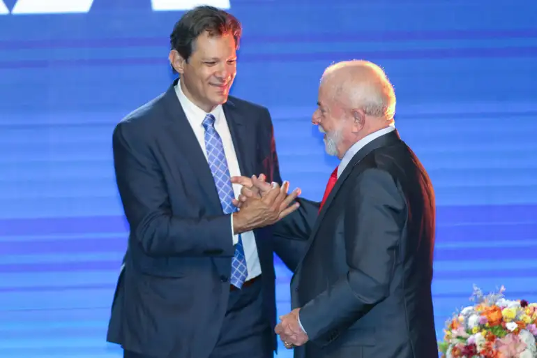 Presidente da República, Luiz Inácio Lula da Silva, e o ministro da Fazenda, Fernando Haddad