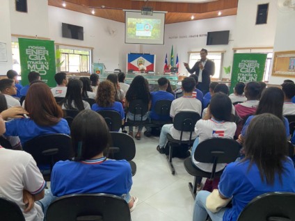 Estudantes estão motivados com o projeto eólico e solar que a Quinto Energy desenvolve na região - Divulgação