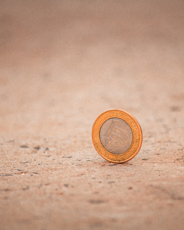 Afrouxamento da meta fiscal: credibilidade e dívida pública em jogo