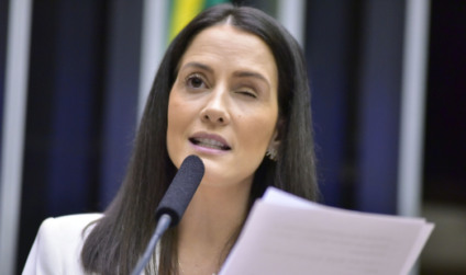 Deputada Amália Barros