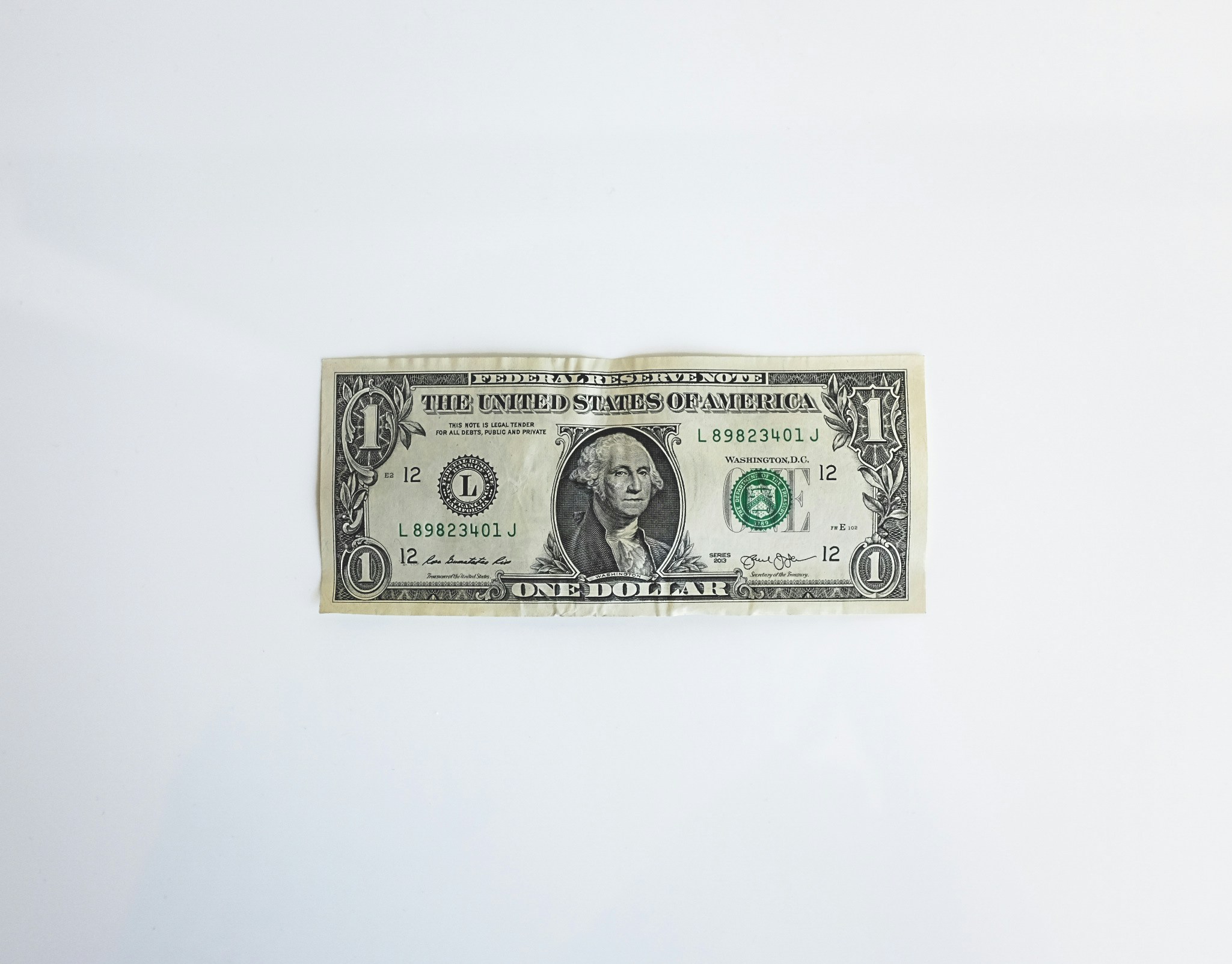 Dólar chega a R$ 5,68 com tensão fiscal e dados dos EUA
