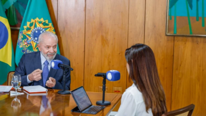 Lula é entrevistado pela jornalista Renata Varandas no Palácio do Planalto.
(Foto:Claudio Kbene/PR)