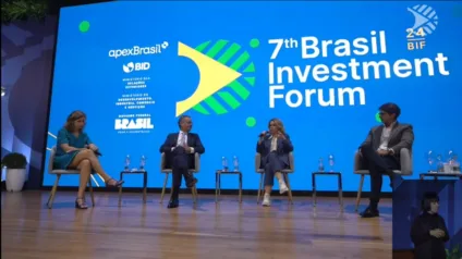 Evento contou com a presença de Talita Moreira, editora de finanças do Valor Econômico, Livia Chanes, CEO Brasil do Nubank, José Bernguer e Francisco Lassalvia, do Banco do Brasil. Foto: Youtube/Reprodução