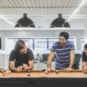 No escritório, em Salvador, os fundadores da startup: Osvaldo Matos Jr., Gustavo Maia, Luiz Paulo Pinho, Rodrigo Barreto, Daniel Murta e Rafael Costa. (Foto: Reprodução)
