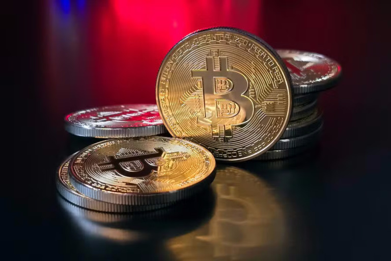 Representações do bitcoin — Foto: Erling Løken Andersen/Unsplash