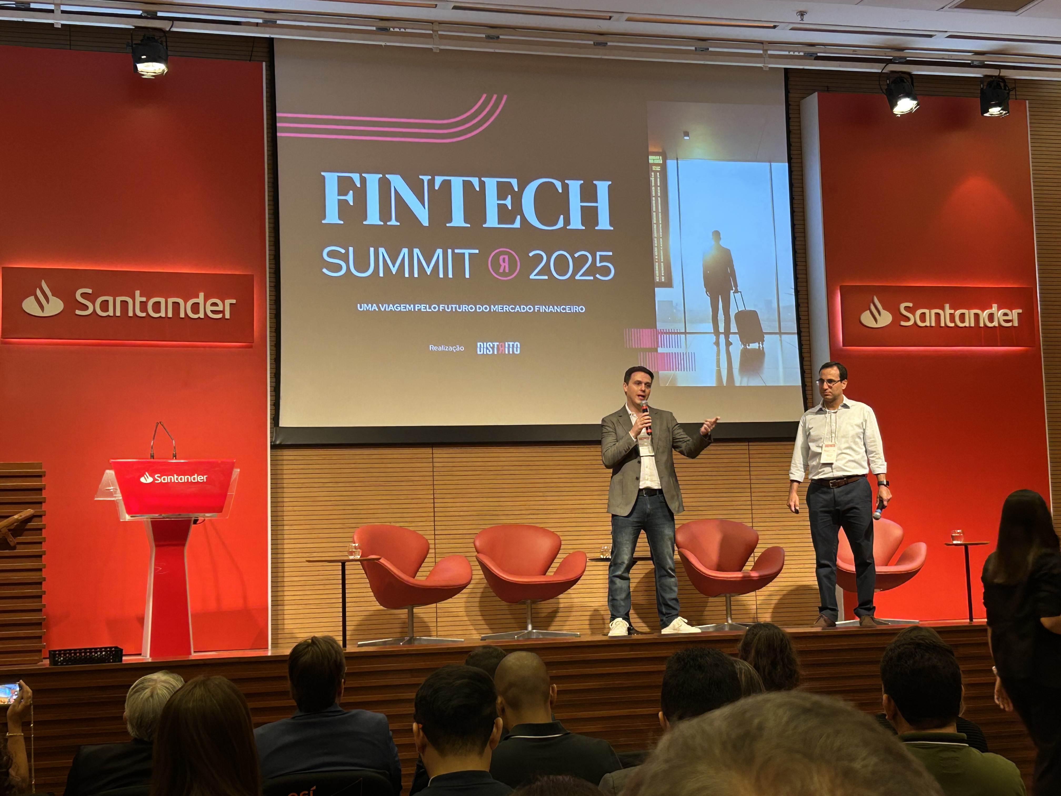Fintech Summit promove debate sobre AI para transformar negócios