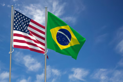 bandeiras-dos-estados-unidos-da-america-e-da-republica-federativa-do-brasil-sobre-a-ilustracao-3d-do-fundo-do-ceu-azul/ Ilustração matéria Superquarta