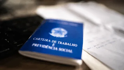Foto: Carteira de Trabalho / CanvaPro
