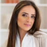 Mulher branca de cabelo liso de perfil. Ela é Leticia Mochioni - Co-Fundadora da Finscale. Foto que ilustra matéria sobre: Toda empresa será uma fintech? Entenda o movimento que está transformando o mercado