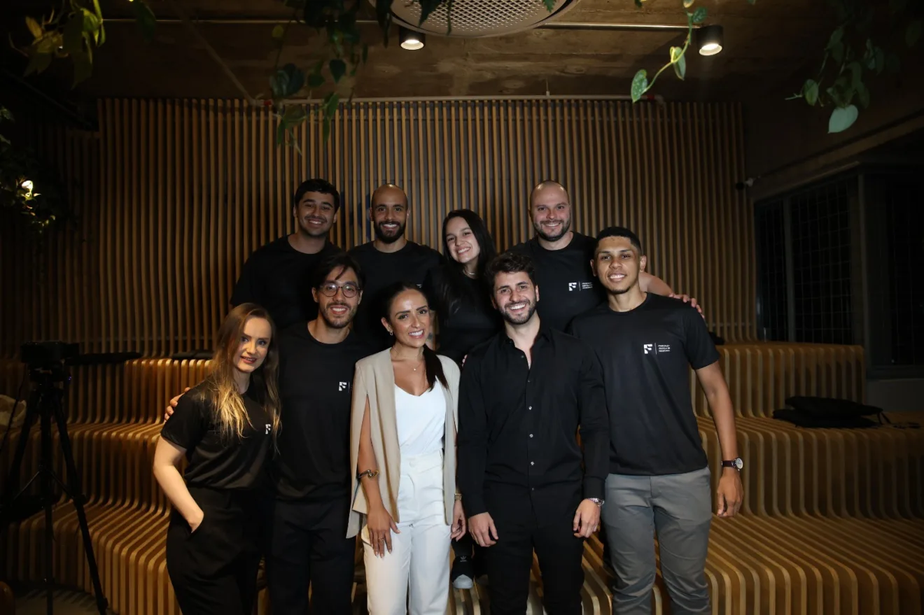 Time da Finscale, escola de negócios, reunidos em uma foto Time da Finscale, escola de negócios, reunidos em uma foto