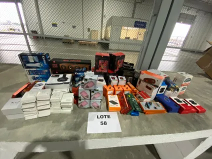 iPhones e carros a partir de R$ 700? Receita Federal realiza leilão bombástico em SP