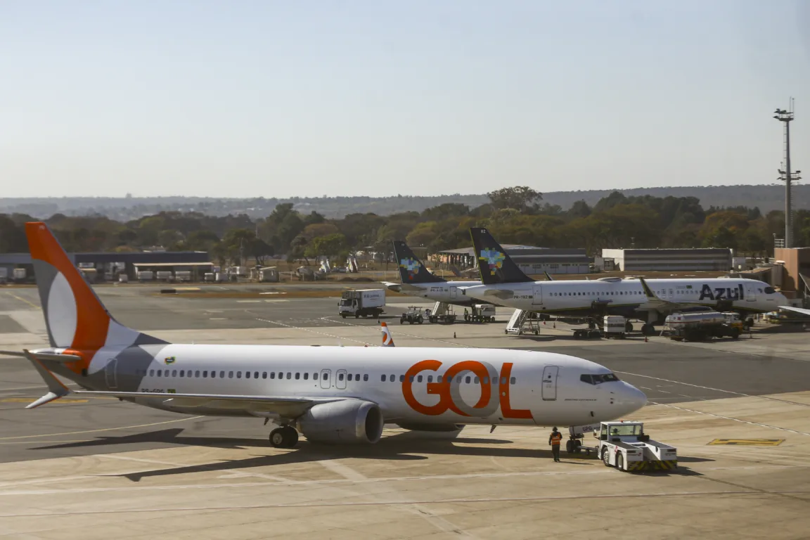 Gol estava em recuperação judicial desde 2024. Movimentação de aviões comerciais no aeroporto de Brasília. (Foto: Marcelo Camargo/Agência Brasil)