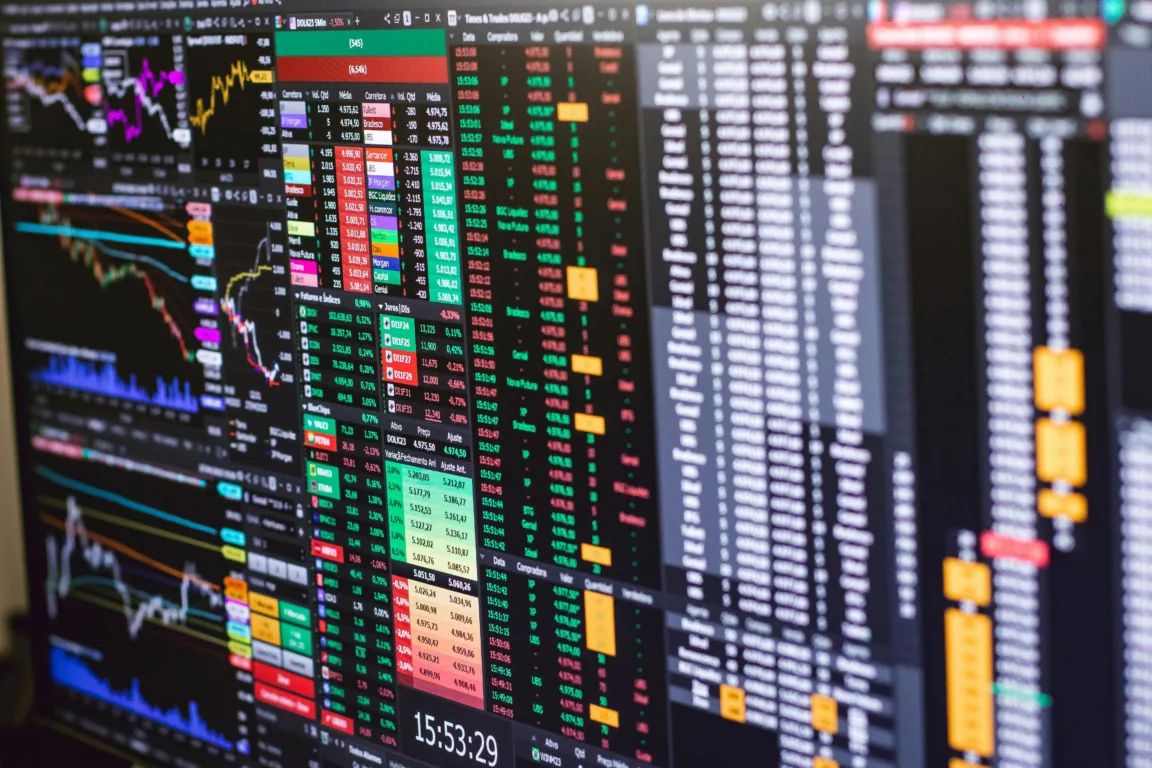 O Ibovespa fechou a sessão desta terça-feira (24) com alta de 0,45%, aos 137.164,61 pontos (Foto: Rômulo Queiroz/Pexels)