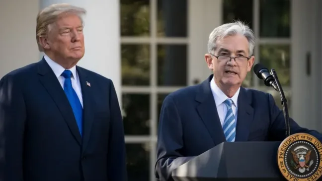 Trump e Powell têm "trocado farpas" sobre o corte da taxa de juros dos EUA (Foto: reprodução/BBC)