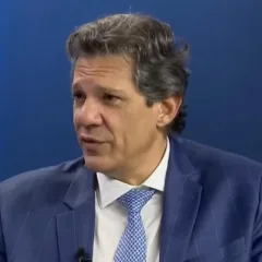 Fernando Haddad, ministro da Fazenda, concedeu entrevista à Record na noite de terça-feira (24) (Foto: reprodução/Youtube Record)