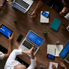 O uso de computadores nas atividades aumento seis pontos percentuais de 2022 para 2025. (Foto: Fauxels/Pexels)