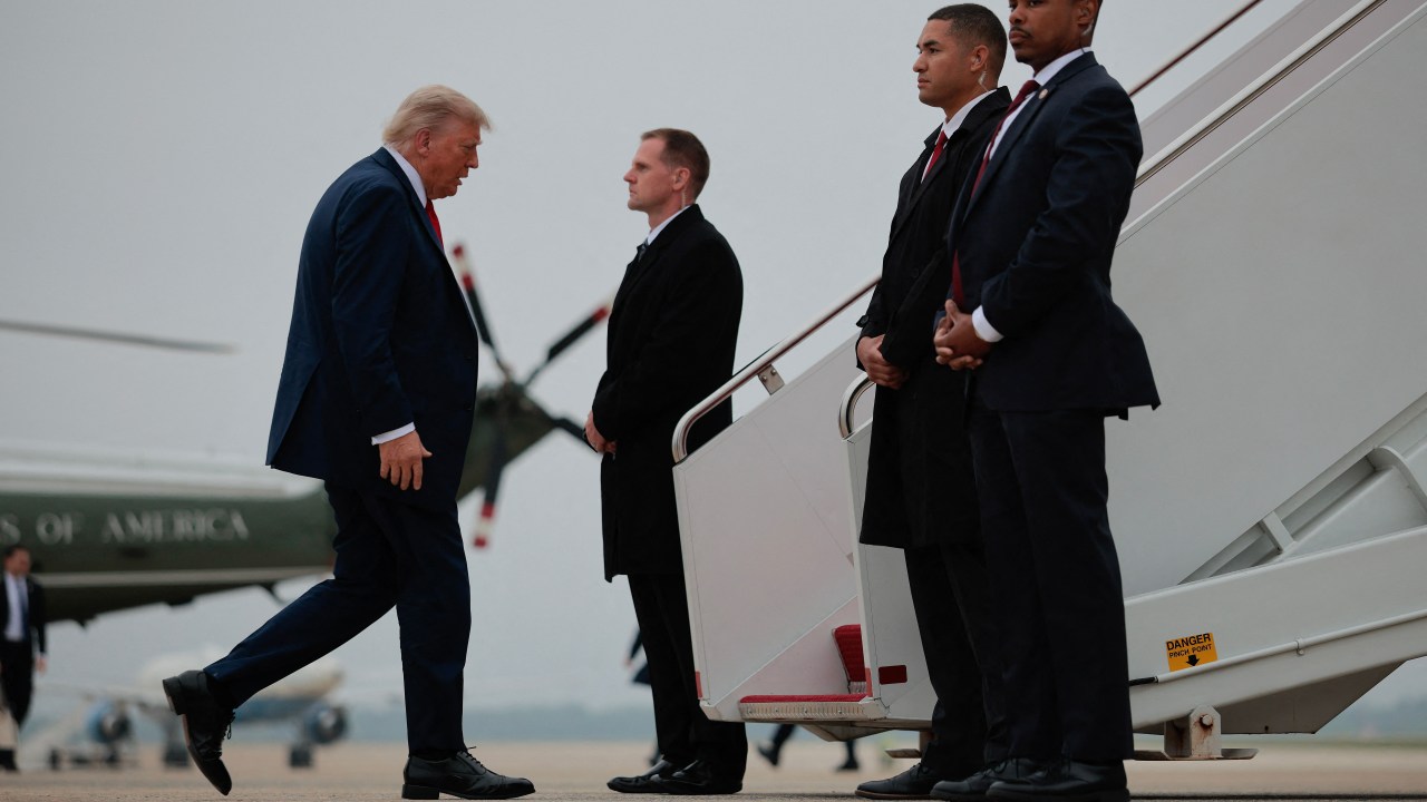 O pedido de Trump foi feito nesta segunda-feira (16), através da conta na rede social Truth Social (Foto: Reprodução/ Chip Somodevilla/AFP)