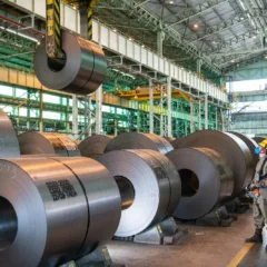 O novo preço alvo é de R$ 5,90, com potencial de alta de 20% em relação ao fechamento de segunda-feira (16) (Foto: Reprodução/Bloomberg Linea)