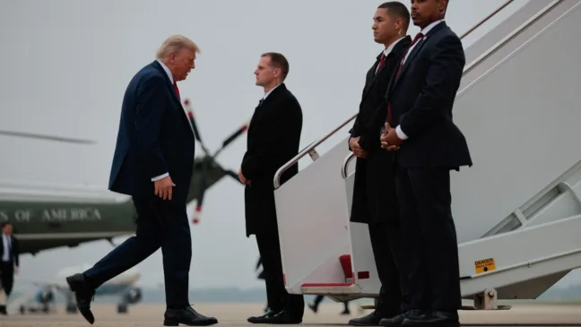 O pedido de Trump foi feito nesta segunda-feira (16), através da conta na rede social Truth Social (Foto: Reprodução/ Chip Somodevilla/AFP)