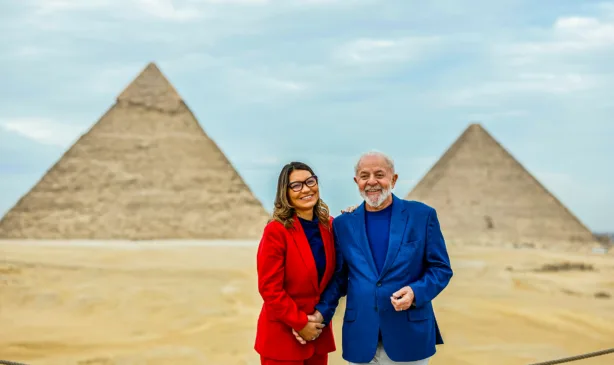 Cairo - 26/12/2024 - 100 fotos melhores de 2024, retrospectiva - Foto feita em 14.02.2024 - Presidente da República, Luiz Inácio Lula da Silva, durante visita as Pirâmides de Gizé. Na foto: (a direita) Primeira-dama, Janja Lula da Silva e o Presidente da República, Luiz Inácio Lula da Silva (a esquerda). Cairo - Egito. (Foto: Ricardo Stuckert / PR)