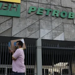 Petrobras reduz preço de gasolina
(Foto:Fernando Frazão/Agência Brasil)