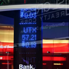 Dólar atingiu o valor mais baixo do ano nesta quarta-feira (11) (Foto: Oren Elbaz/Unplash)