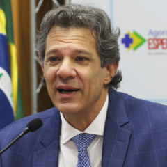O ministro da Fazenda, Fernando Haddad, durante entrevista coletiva para falar sobre a troca de dívidas tributárias de hospitais privados e filantrópicos com a União por prestação de atendimento especializado para os pacientes do SUS (Foto: Antonio Cruz/Agência Brasil)