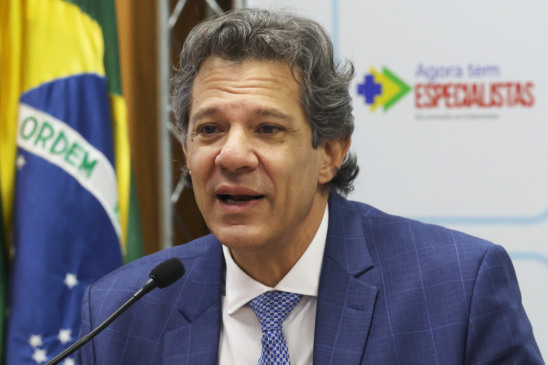 O ministro da Fazenda, Fernando Haddad, durante entrevista coletiva para falar sobre a troca de dívidas tributárias de hospitais privados e filantrópicos com a União por prestação de atendimento especializado para os pacientes do SUS (Foto: Antonio Cruz/Agência Brasil)