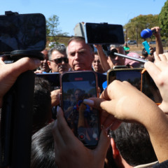 Bolsonaro fala a imprensa após colocar  tornozeleira na Secretaria de Administração Penitenciária do Distrito Federal. (Foto Antônio Cruz / Agência Brasil)