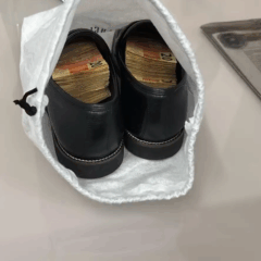 Dinheiro em espécie encontrado em sapatos do vereador Francisco Nascimento (União), primo do deputado federal Elmar Nascimento (União Brasil-BA) — Foto: Reprodução/ Polícia Federal
