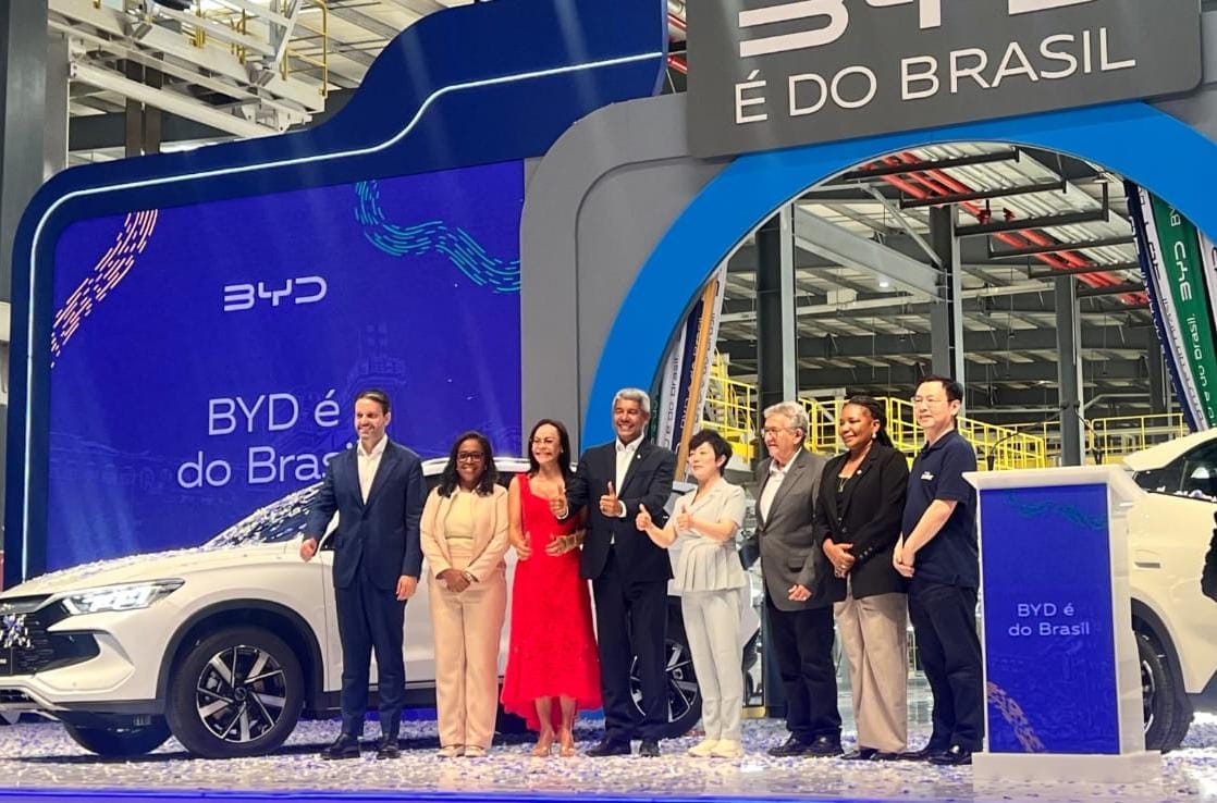 O evento também contou com a presença de Jerônimo Rodrigues (governador da Bahia) e Felipe Fera (influenciador automotivo) (Foto: divulgação/BYD)
