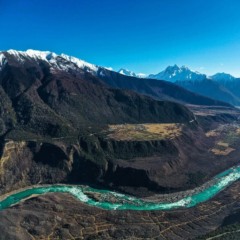 O rio Yarlung Tsangpo. Foto: reprodução/Silk Road Travel)