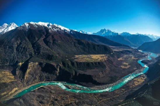 O rio Yarlung Tsangpo. Foto: reprodução/Silk Road Travel)