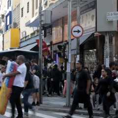 Movimento na Rua 25 de Março, que sofreu críticas do governo dos Estados Unidos. (Foto: Paulo Pinto/Agência Brasil)