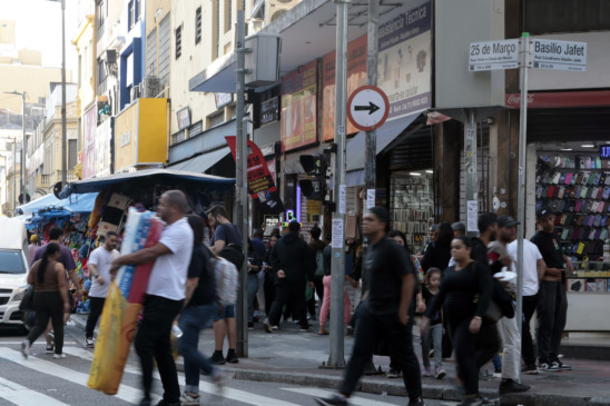 Movimento na Rua 25 de Março, que sofreu críticas do governo dos Estados Unidos. (Foto: Paulo Pinto/Agência Brasil)