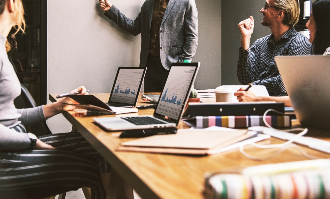 Reunião genérica em escritório (Foto: Ronald Cadonga/Pixabay)