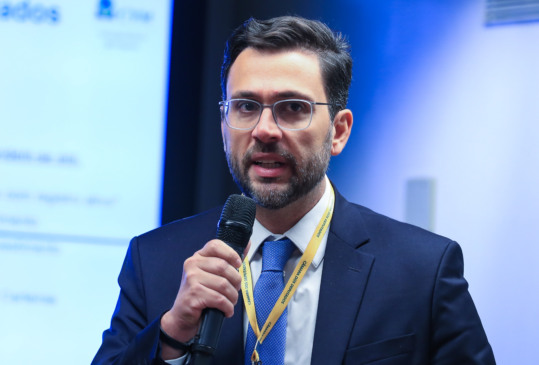 Brasília (DF), 08/07//2025  - Reunião da Comissão de Relações Exteriores e de Defesa Nacional da Câmara realiza audiência para ouvir o presidente da Comissão de Valores Mobiliários (CVM), João Pedro Barroso do Nascimento. (Foto: Lula Marques/Agência Brasil)