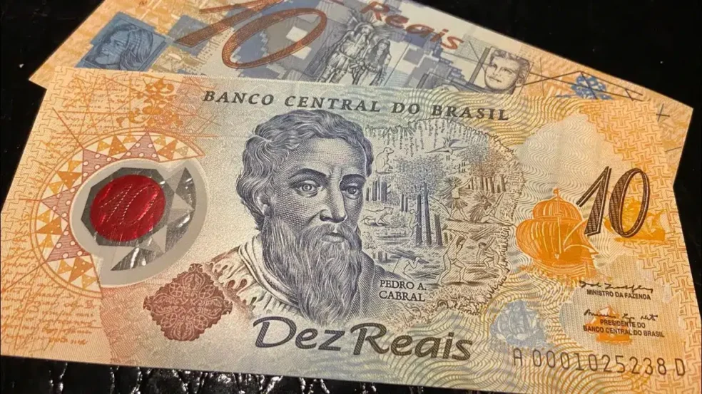No ano passado foi iniciada a retirada de circulação da nota de “plástico”, juntamente com as outras notas da primeira família do real, produzidas entre 1994 e 2010 (Foto: Divulgação/Banco Central)