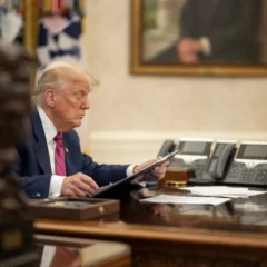 Donald Trump durante a assinatura do Genius Act (Foto: White House)