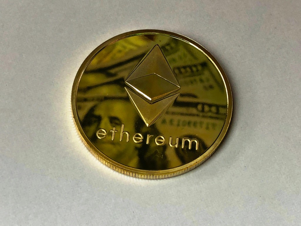 Nesta quinta-feira (3) o Ethereum fechou o dia com alta de 0,67% no Brasil. (Foto: David McBee/Pexels)