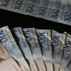 Cédulas de 100 reais (Foto: José Cruz/Agência Brasil)