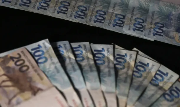 Cédulas de 100 reais (Foto: José Cruz/Agência Brasil)