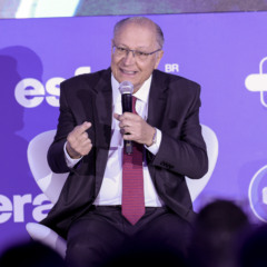 O vice-presidente da República e ministro do Desenvolvimento, Indústria, Comércio e Serviços, Geraldo Alckmin, participa da abertura do 4º Fórum Saúde
(Foto: José Cruz/Agência Brasil)