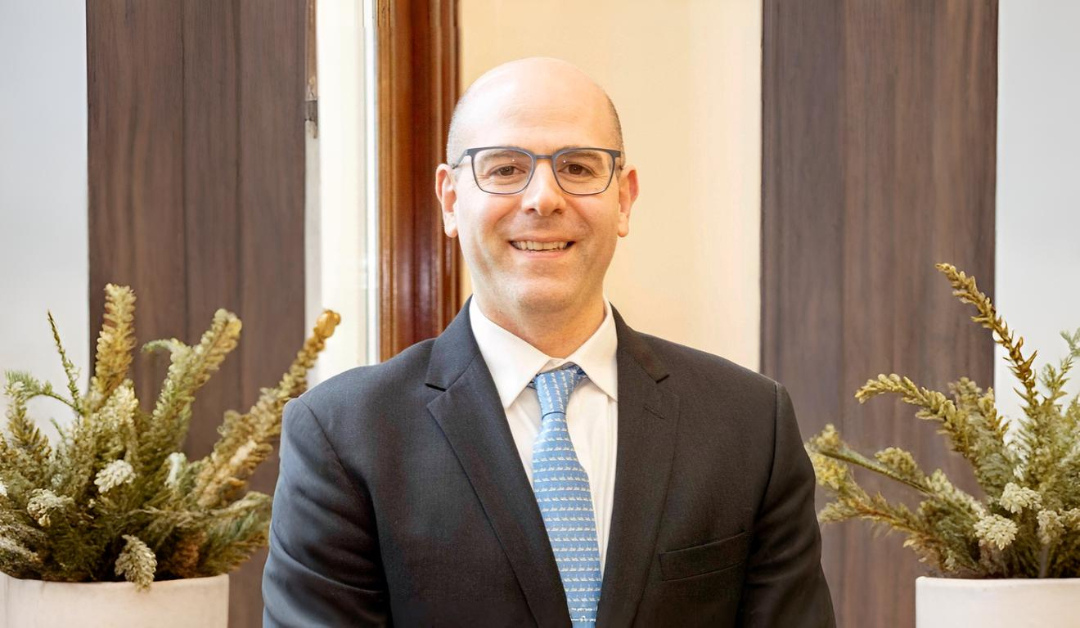 Stephen Miran, novo diretor do Fed (Foto: reprodução/Wikipedia/ampliada utilizando IA)
