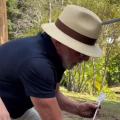 Lula planta árvore no Alvorada e convida Trump para conversar: “não plantamos ódio”