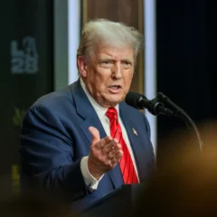Donald Trump durante assinatura de ordem executiva para olimpíadas de 2028 (Foto: reprodução/Casa Branca)