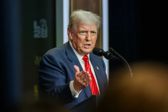 Donald Trump durante assinatura de ordem executiva para olimpíadas de 2028 (Foto: reprodução/Casa Branca)