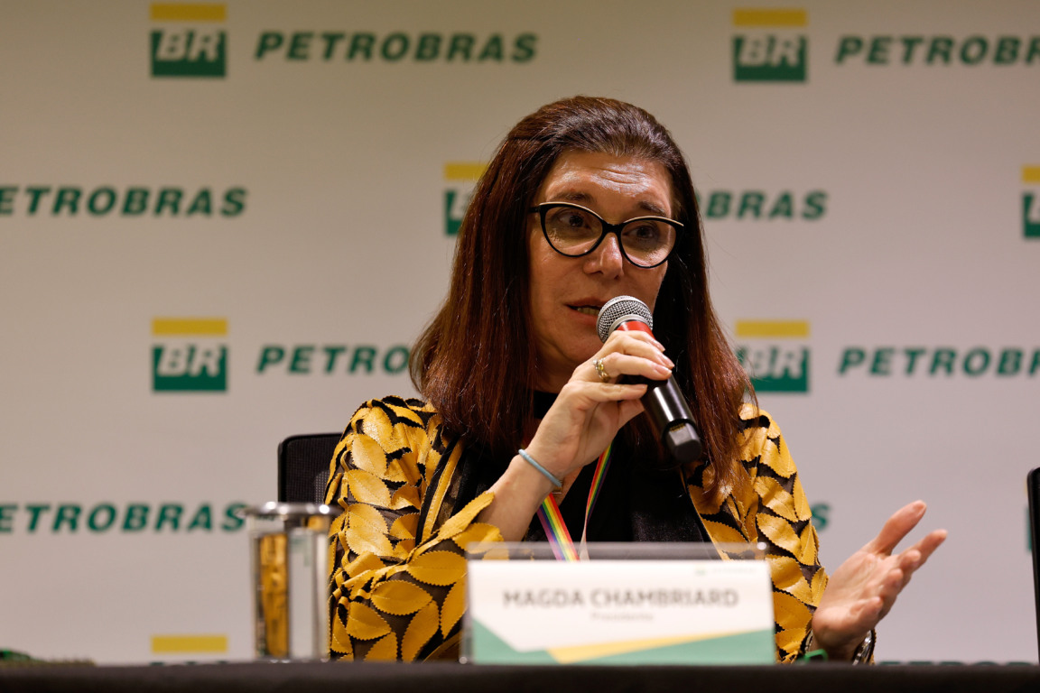 A presidente da Petrobras, Magda Chambriard, fala durante  coletiva sobre os resultados financeiros da Petrobras de 2024.  (Foto: Tânia Rêgo/Agência Brasil)